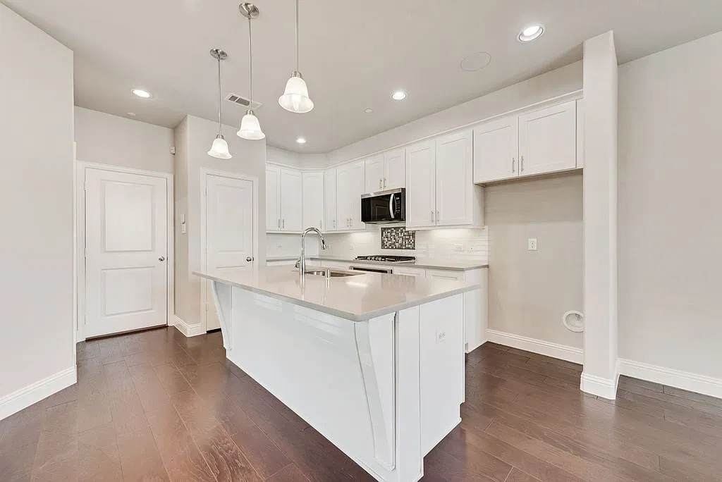 4 bed, 2313 sqft, $3,000 — Photo 3