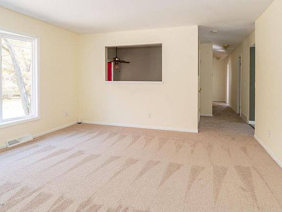 3rd image of 7622 Lake Wood Dr