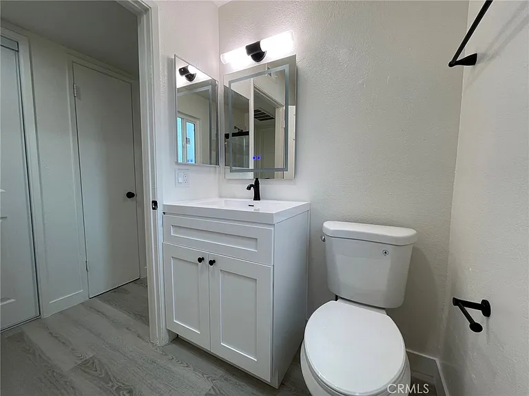 1131 S Alta Vista Ave #F — Photo 10