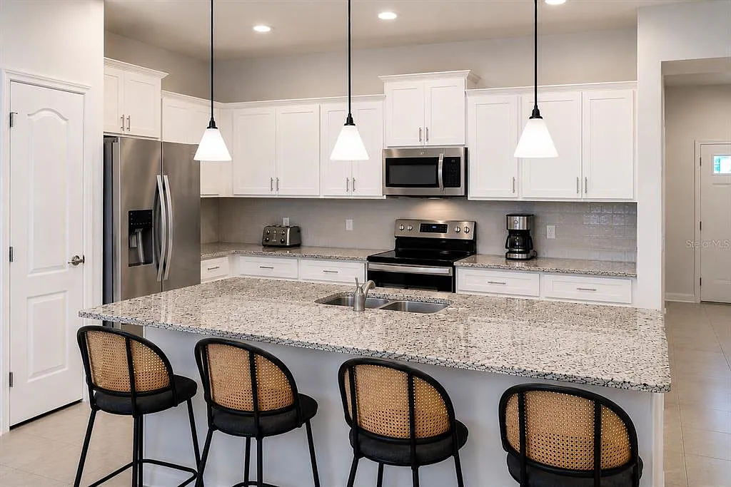 5 bed, 4.5 bath, 2265 sqft, $3,495 — Photo 2