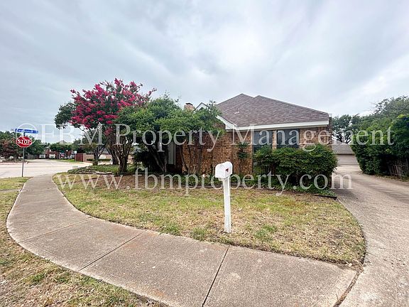 3rd image of 806 Cresside Ln