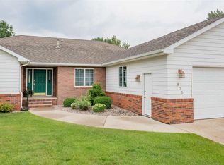 905 15 1/2 Ave SW, Minot, ND 58701