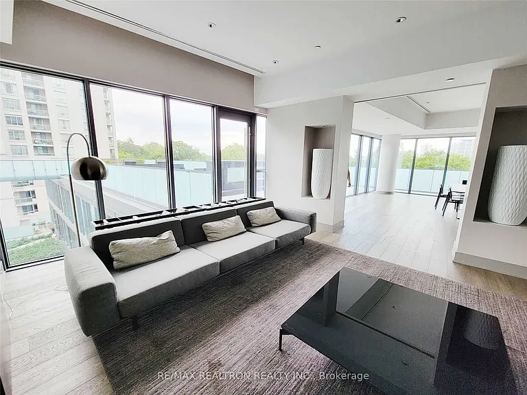 1815 Yonge St #1209 — Photo 8