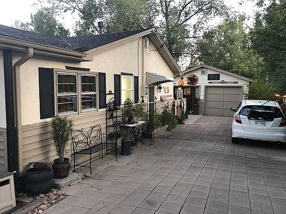 West Side, Driveway, Garage