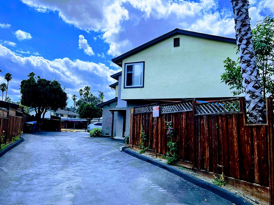 Exterior (Driveway)