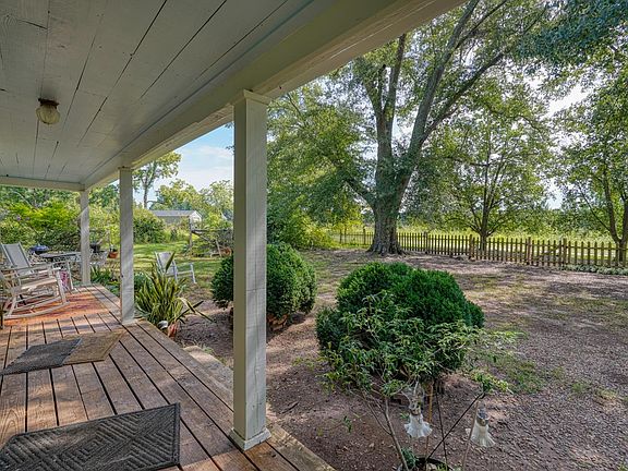 2nd image of 200 Lowe Ln