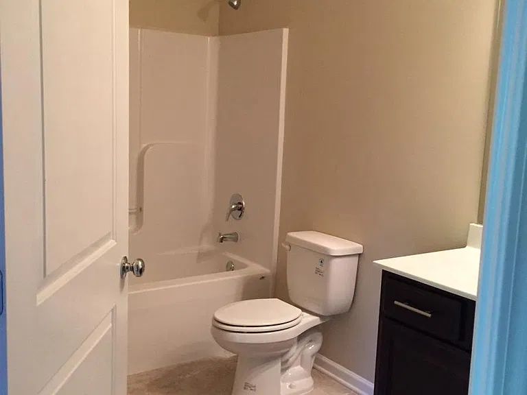 Bath Room for Guest Room in Third Floor