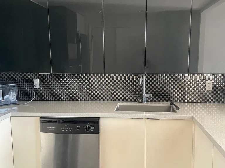 77 Avenue Rd #401 — Photo 18