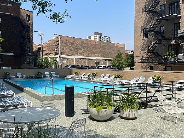 2400 N Lakeview Ave — Photo 10