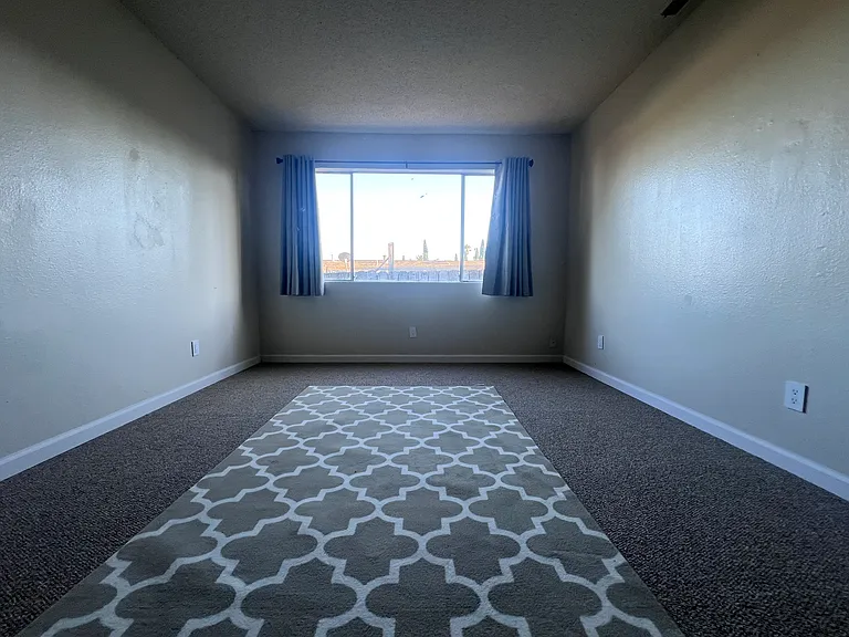 2134 Union Ave — Photo 14