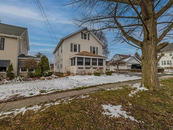 2nd image of 1353 Northcliffe Rd