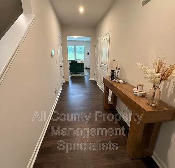 1074 Cornelia St — Photo 2