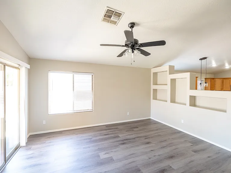 2541 E Silversmith Trl — Photo 7