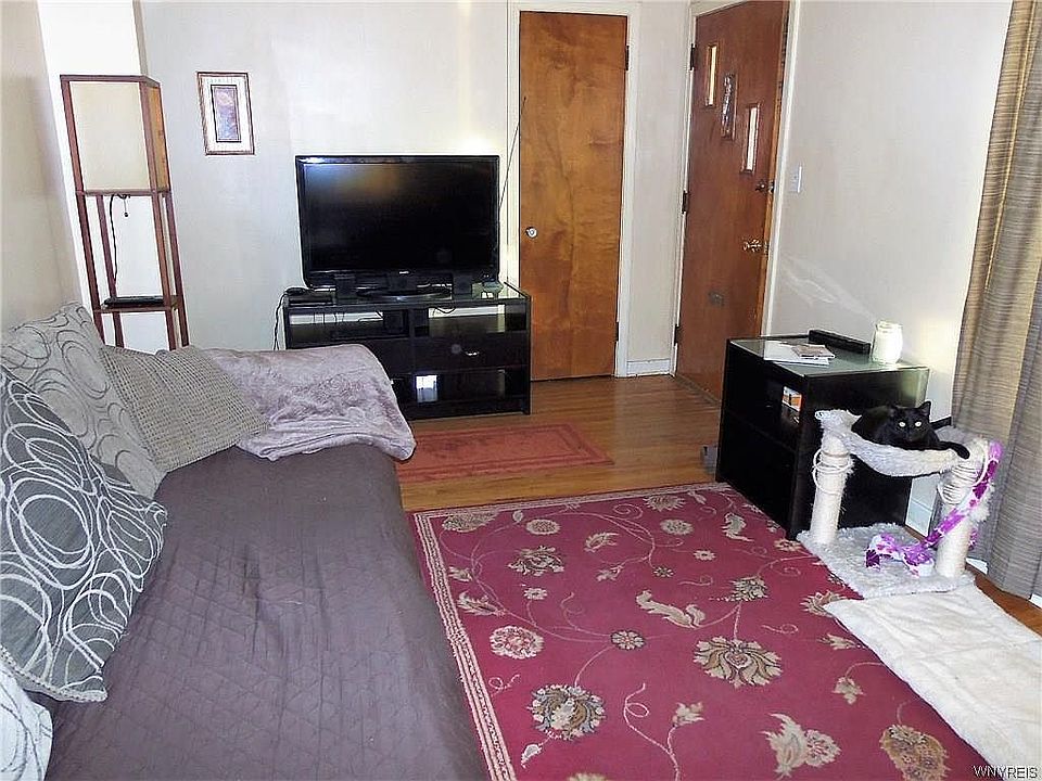 1st image of 84 Danbury Dr