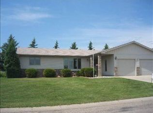 201 28th St NW, Minot, ND 58703