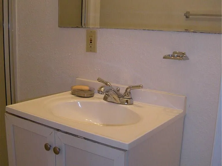 1607 Palma Plz #B — Photo 20