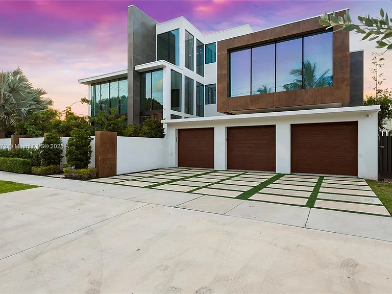 1400 Bayview Dr — Photo 5