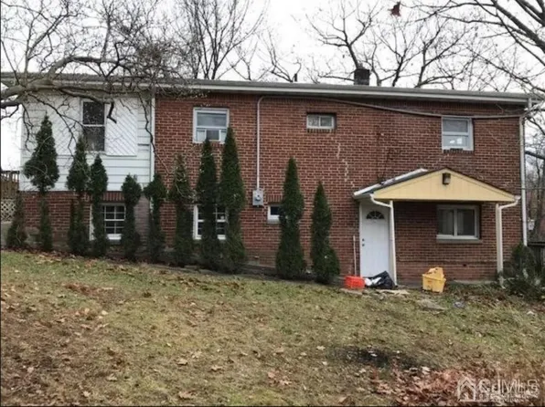 70 Wood Ave, Iselin, NJ 08830