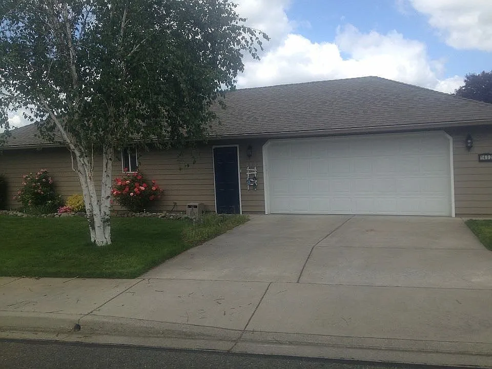 1452 Forestview Dr photo 1