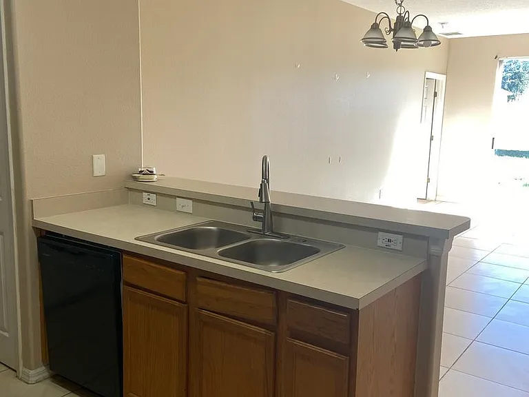 628 Madina Cir — Photo 8