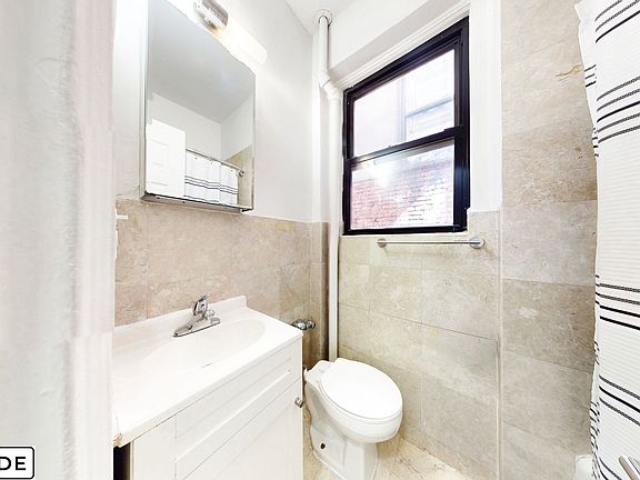 5th image of 178 Thompson St APT 2a