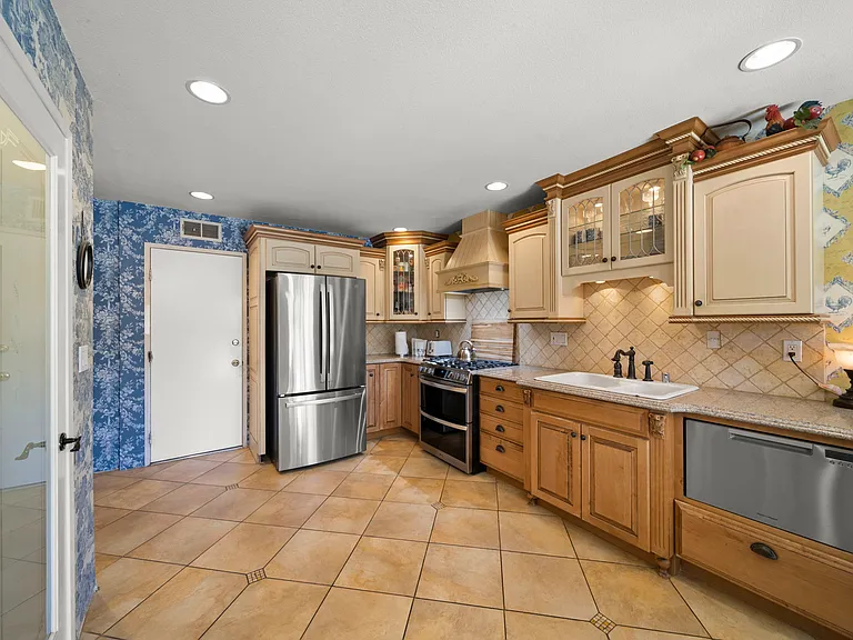 25685 Lupita Dr — Photo 8