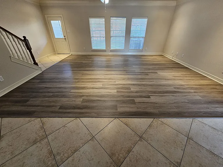 543 Birdsong Dr — Photo 2