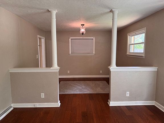 4th image of 453 Foster St