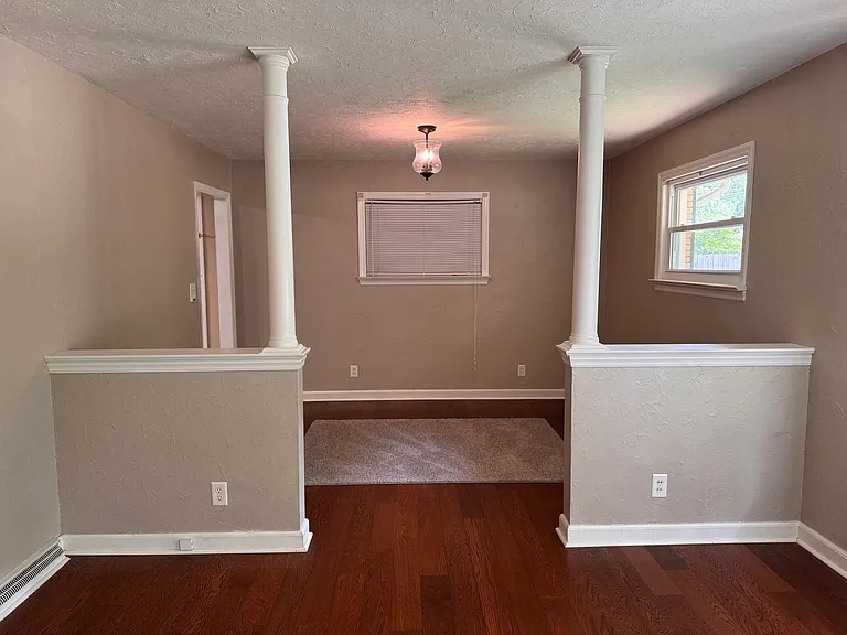 453 Foster St — Photo 4