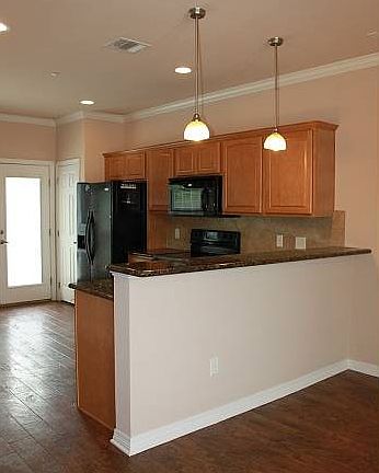 5th image of 305 Holleman Dr E #1002