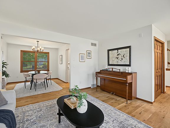 5th image of 525 Harvest Ln