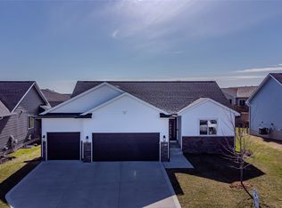 3451 Brook Landing Ct, Des Moines, IA 50317