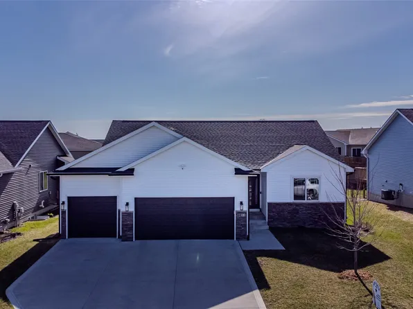 3451 Brook Landing Ct, Des Moines, IA 50317