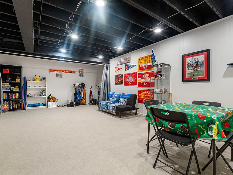 8383 Somerset Dr — Photo 16