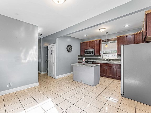 5th image of 705 N Ridgeway Ave