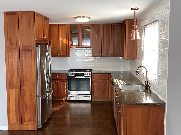 315 N School St — Photo 6