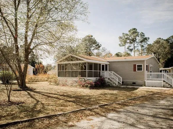 208 Peartree Ln, Peletier, NC 28584