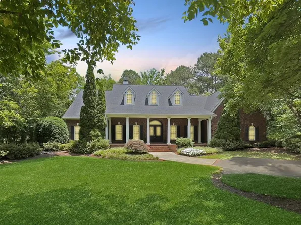 907 Hunters Creek Blvd, Greenwood, SC 29649