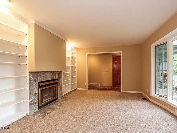 5th image of 24 Robinhood Dr SE