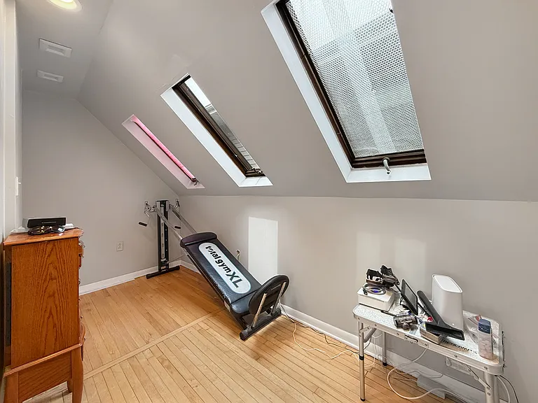 1140 S Harvey Ave — Photo 10