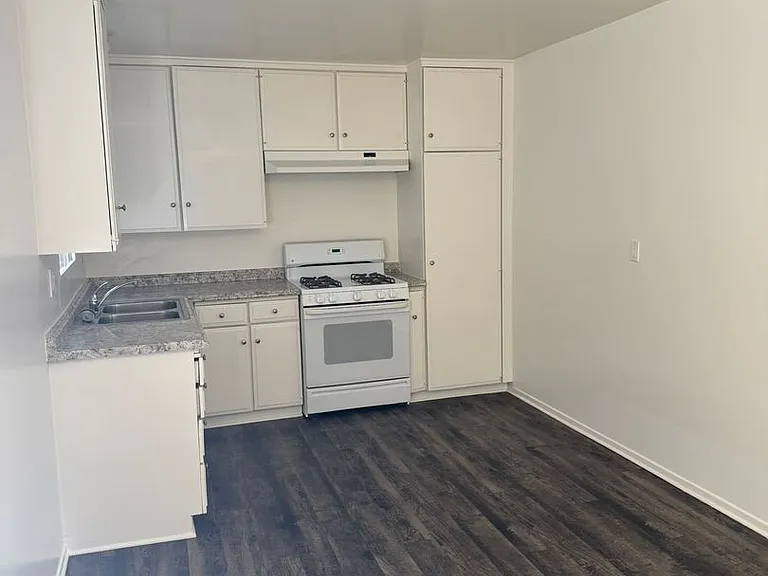 25248 Taylor St — Photo 6