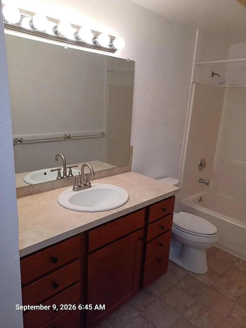 Interior Snoqualmie — Photo 4