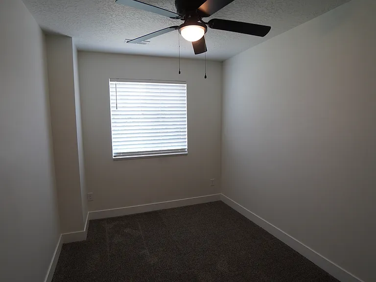 1575 S 150 W — Photo 14