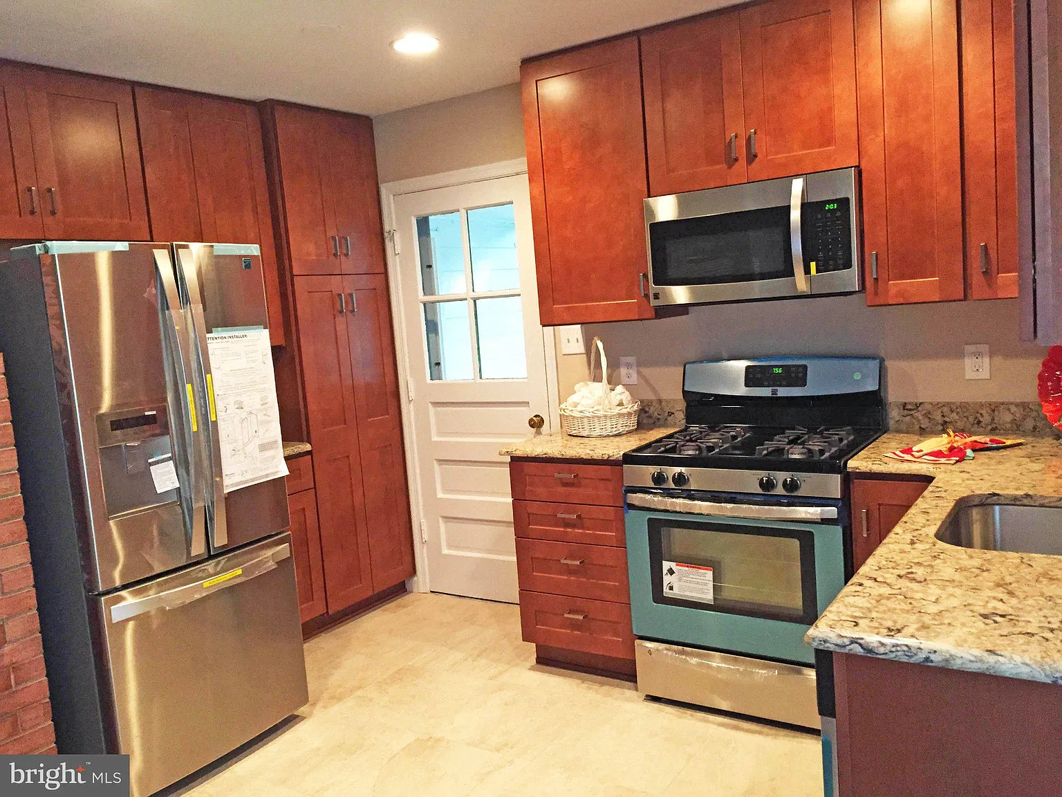3 bed, 1.0 bath, 1092 sqft, $2,950 — Photo 4
