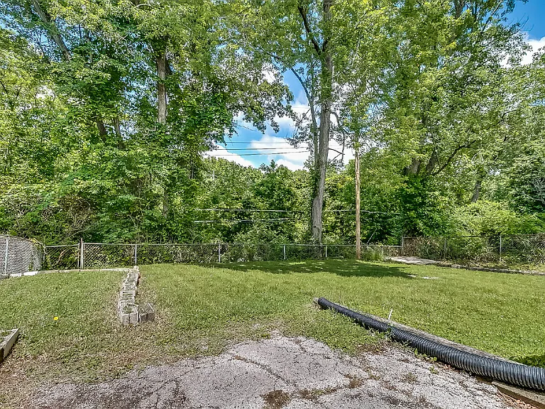 5685 Parchester Dr — Photo 8