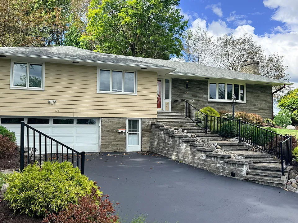 524 Hillsboro Pkwy