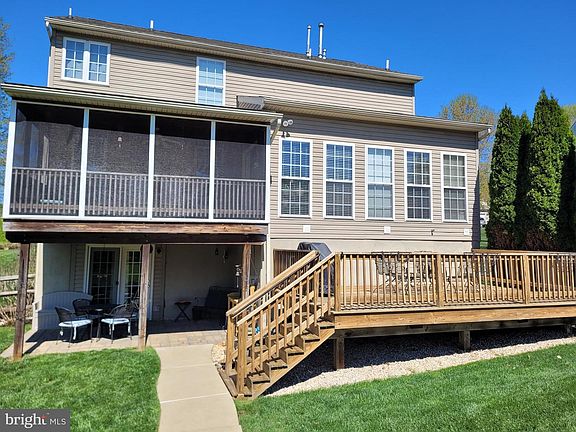 5th image of 31 Stanford Dr