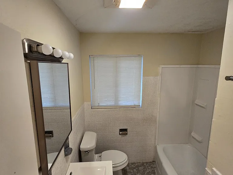111 Broadmoor Dr — Photo 8