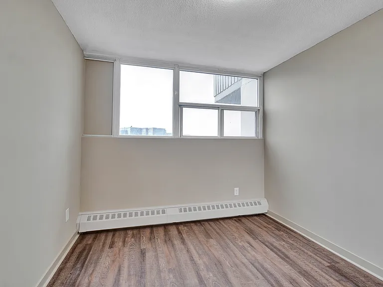 121 Agnes St — Photo 23