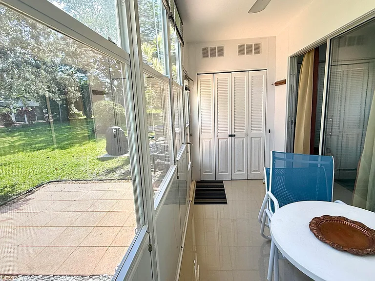 21 Newport B — Photo 23